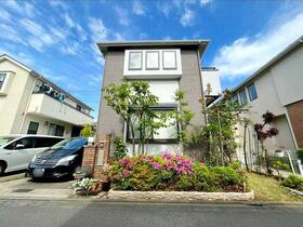 東京都三鷹市大沢３丁目