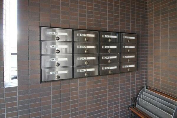 エントランス・ロビー：集合ポスト