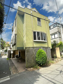 東京都港区南麻布４丁目