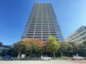 ＧＬＯＢＡＬ　ＦＲＯＮＴ　ＴＯＷＥＲ