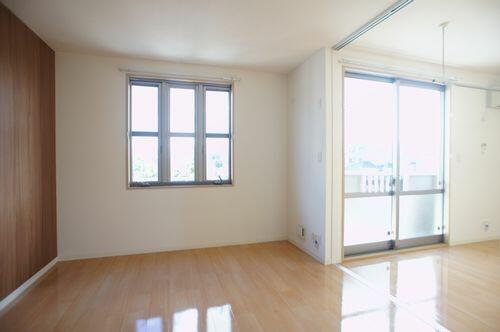 室内：■南洋室■　６．１帖の南洋室！ＬＤＫと繋がっているお部屋！ＬＤＫとはスライディングスクリーンで仕切…