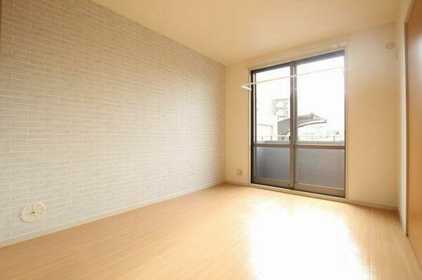 apartment 埼玉県坂戸市泉町３丁目
地図を見る