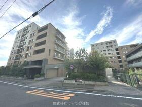 東京都三鷹市下連雀８丁目