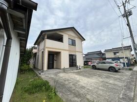 秋田県由利本荘市西目町出戸字浜山