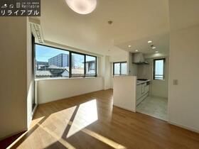 プラウド南小泉