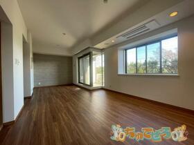 サザンヒルズ竹山１０番館１階　鴨居駅バス１０分　　