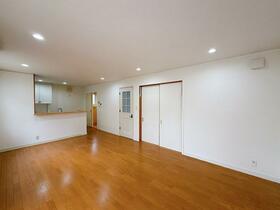 愛知県稲沢市平和町西光坊大門南