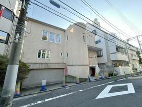 東京都港区南麻布３丁目