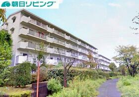 エステート貝取２　１階　専用庭付き　バス停２分　多方向への移動も叶い