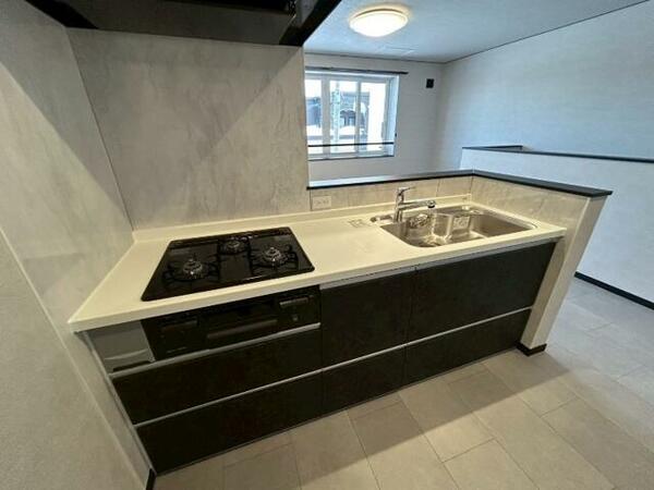 キッチン：キッチンは調理スペースもあり料理がはかどりそうです。