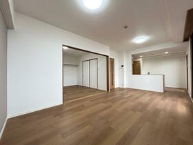 サンリヤンガーデン春日Ｖ番館　１１３０