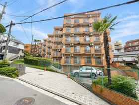 パラシオン鶴見　コーナールーム３面彩光／２駅２路線利用可能／Ｒ８．８Ｒ