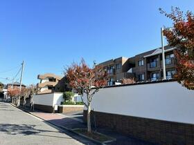 −湘南に住まう−ペット暮らす　閑　静　な住環境の低層マンション−藤和鵠