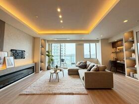 Ｗ　Ｃｏｍｆｏｒｔ　Ｔｏｗｅｒｓ　ＷＥＳＴ