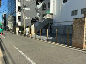 東京都港区南青山６丁目