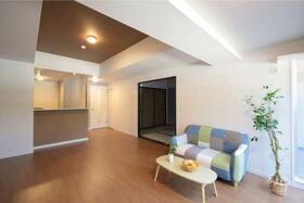 ＲＩＣイーストコート６番街２番館