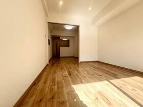 東京都新宿区新宿１丁目