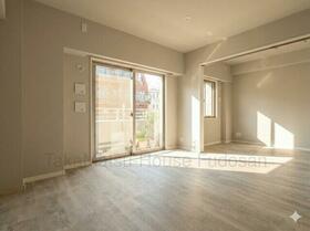 〜緑道を眺む南向き住戸〜シャリエ三軒茶屋　２階