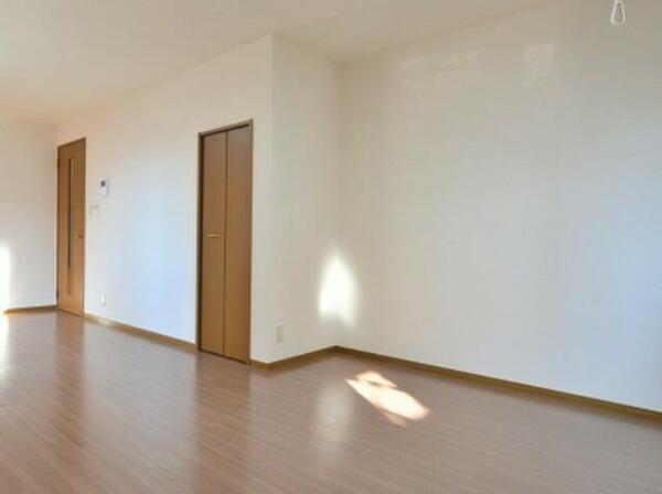 apartment 埼玉県吉川市中央１丁目
地図を見る