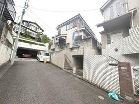東京都八王子市暁町１丁目