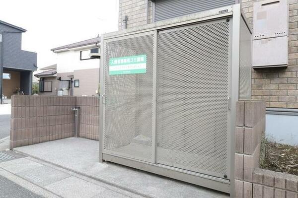 apartment 埼玉県吉川市中央２丁目
地図を見る