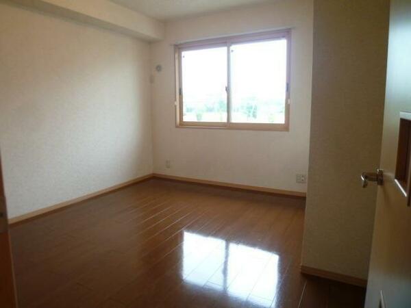 apartment 埼玉県吉川市中央２丁目
地図を見る