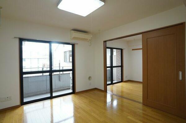 apartment 埼玉県戸田市南町
地図を見る