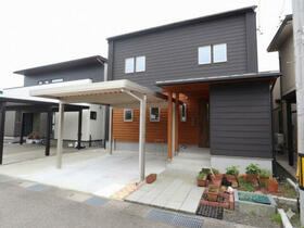 富山県富山市開