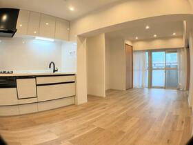 大容量のクローゼットがあり動線もスムーズな間取りの猪子石北住宅３号棟