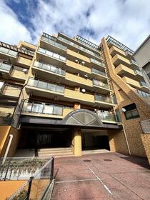 家族みんながリビングでゆったりくつろげるライオンズマンション川名山