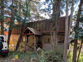 山梨県南都留郡忍野村忍草