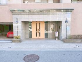 ルピナス王子駅前