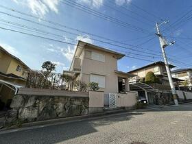 兵庫県川辺郡猪名川町白金３丁目
