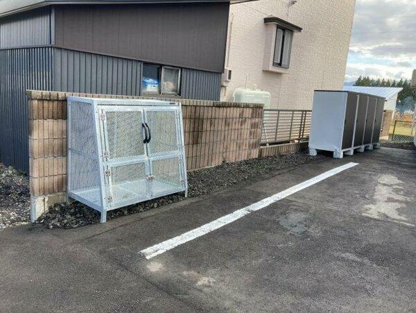 apartment 秋田県鹿角市十和田毛馬内字押出
十和田毛馬内の賃貸情報を見る
物件地図