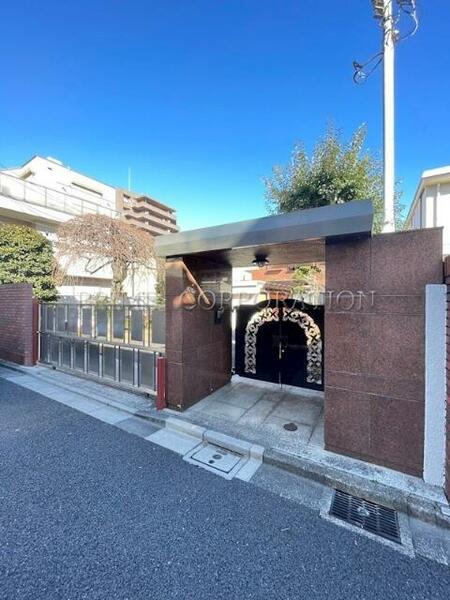 detached 東京都文京区千駄木１丁目

地図を見る