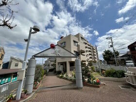 少女の赤い帽子泉北深井