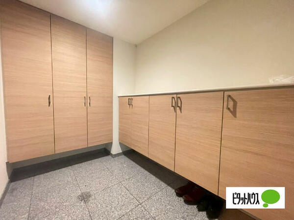 apartment 埼玉県越谷市弥生町
地図を見る