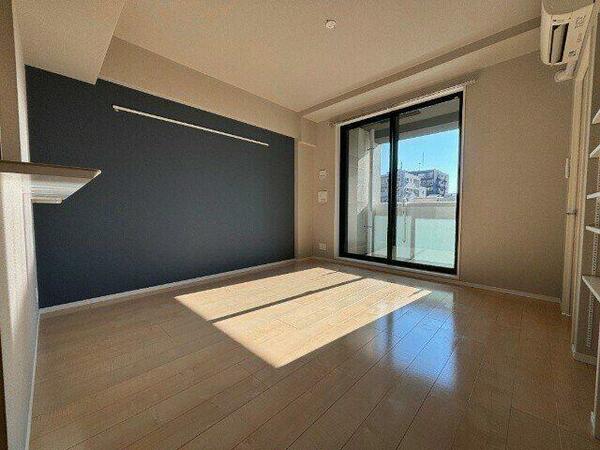 apartment 埼玉県三郷市中央１丁目
地図を見る