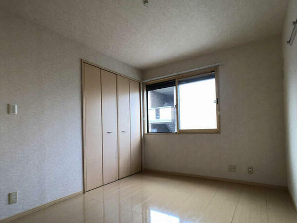 apartment 埼玉県吉川市中野
地図を見る