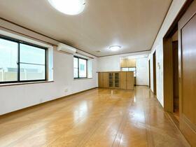 富山県富山市館出町１丁目