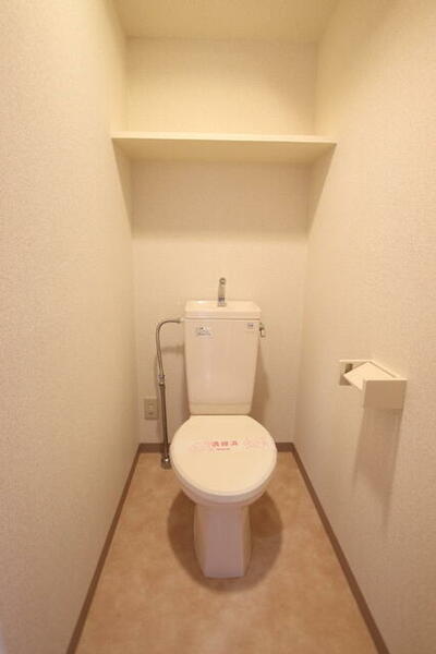 画像7:棚もついてるトイレです