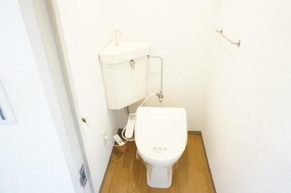 画像10:トイレは快適な洗浄便座