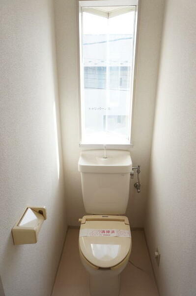 画像10:暖房便座のトイレです。