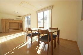 東京都三鷹市大沢１丁目