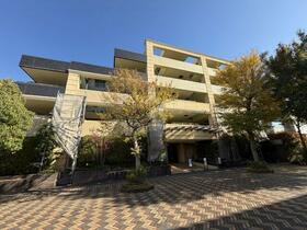 ルーフバルコニー×駐車場（無償）×角　部　屋　グランシティ港北センタ