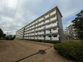 西遊馬団地６号棟