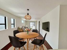 東京都三鷹市上連雀９丁目