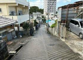 沖縄県那覇市識名２丁目