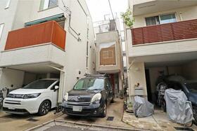 東京都世田谷区三軒茶屋１丁目
