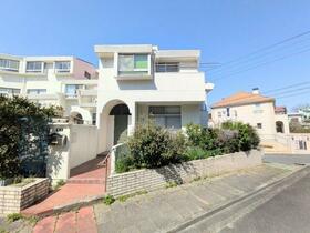 カーサビアンカ本地〜敷地内駐車場有　使用料無償・屋上有〜